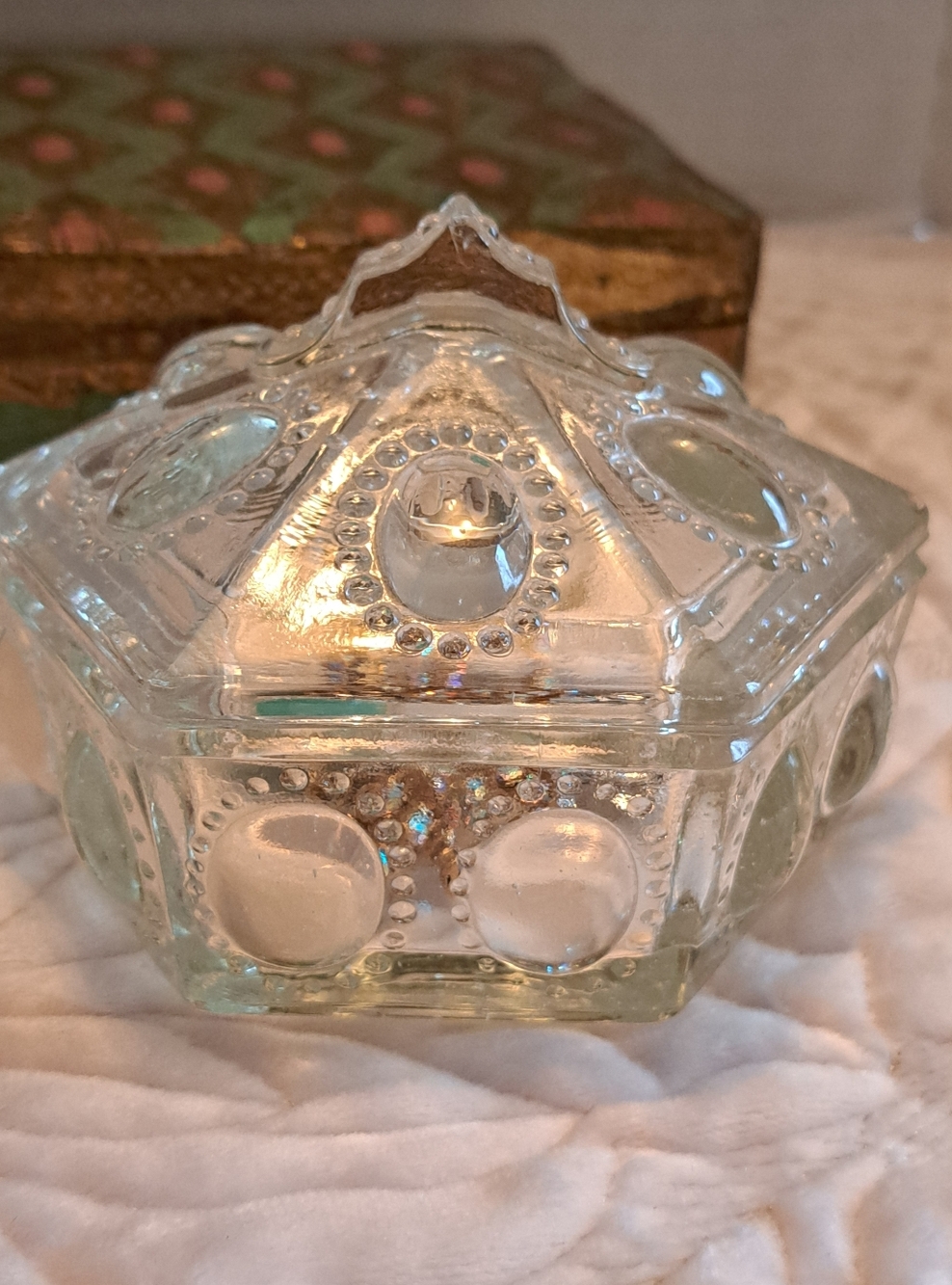 Vintage /Antique 1940's L.E. Smith Victorian Beaded Glass Hexagonal Trinket Box - Picture 3 of 10